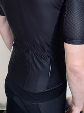 Lade das Bild in den Galerie-Viewer, Lückenläufer APEX &quot;PRO&quot; Radsport Kurzarm Trikot
